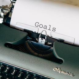 Máquina de escrever com palavra “Goals”